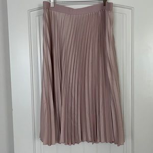 Pleated skirt